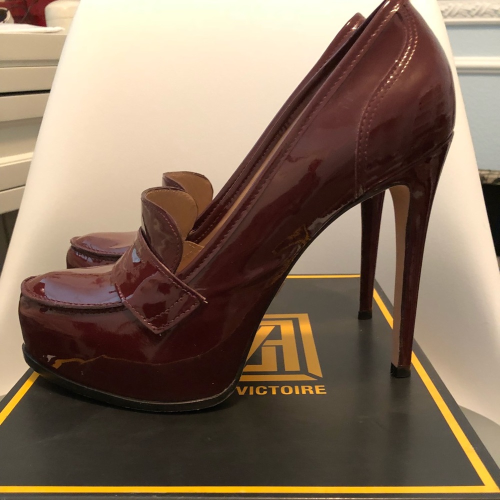 Burgundy pour la victorie platforms